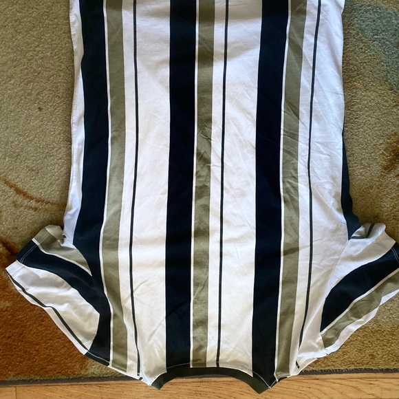 Clothes - Picture 7 of 16